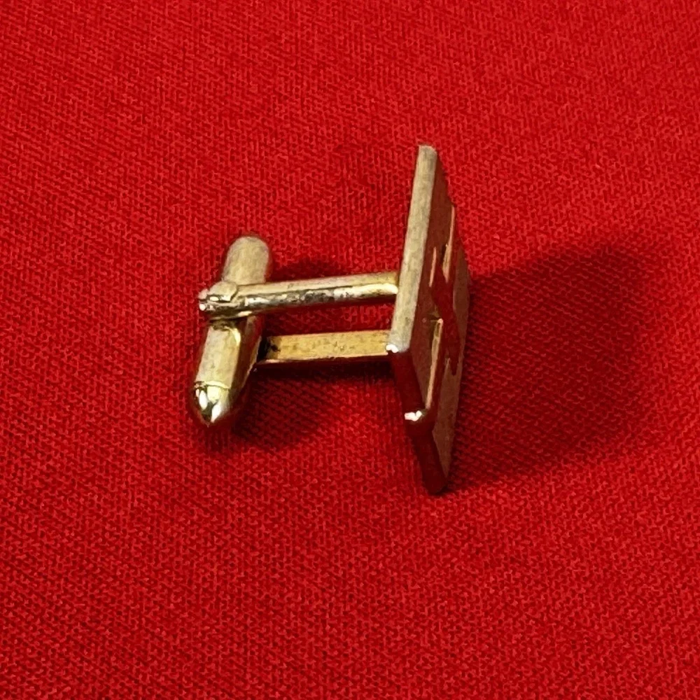 Vintage Gold Tone Swank Single Cufflink Raised Cross‎